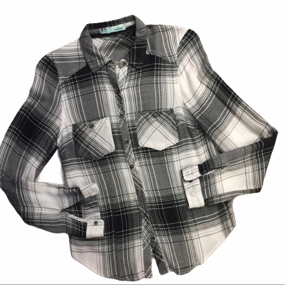 Tops - Maurice’s Long sleeve plaid top